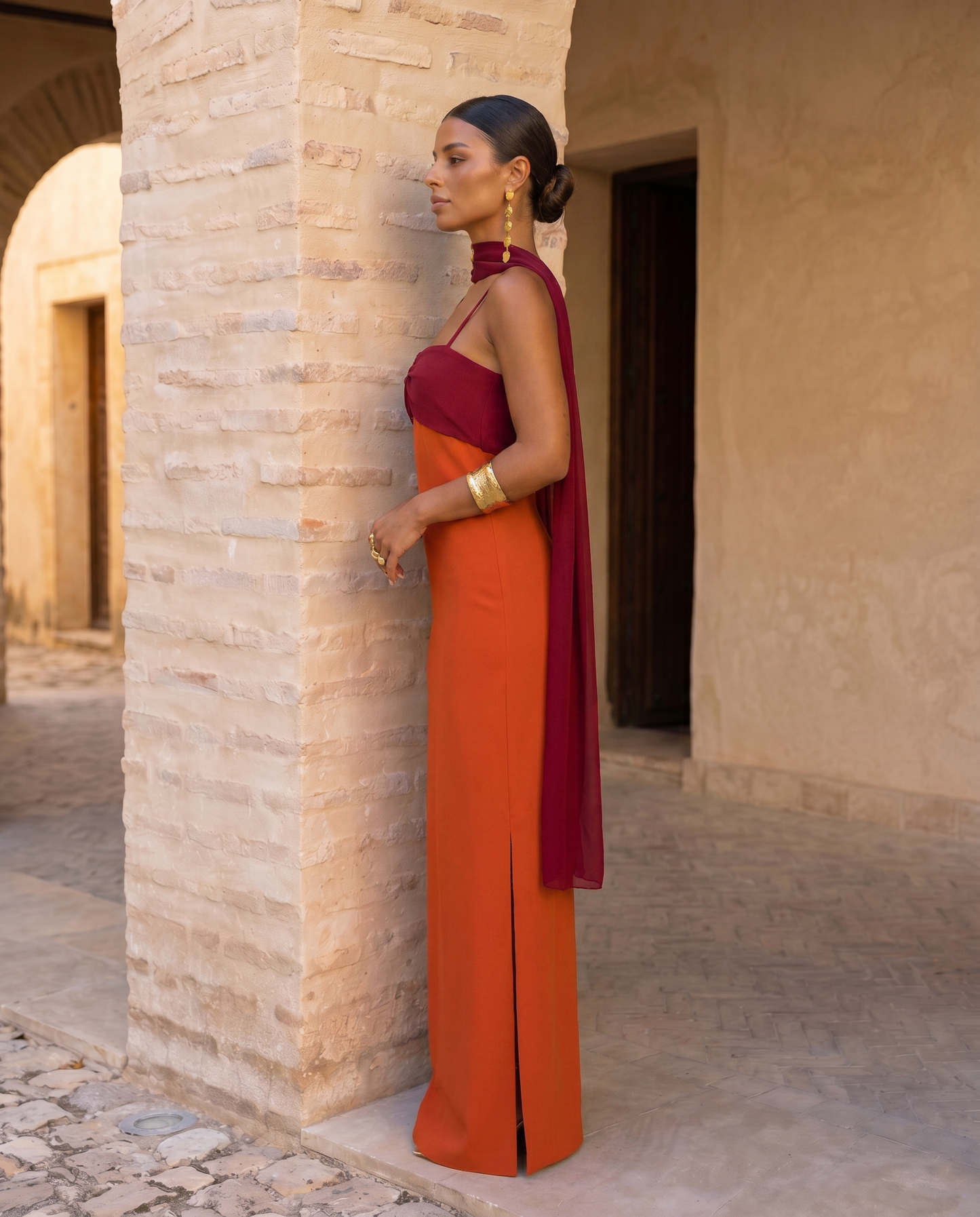 SIENNA | VESTIDO EN NARANJA CON ESCOTE EN ROJO